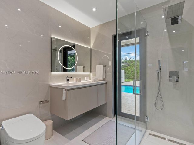 511 SE 14th St 1, Pompano Beach, FL 33060