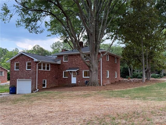 2701 Tudor Road, Winston-salem, NC 27106