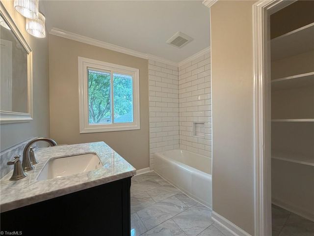 2701 Tudor Road, Winston-salem, NC 27106