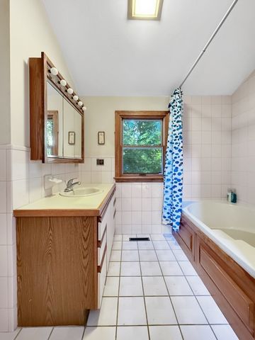 16 Wheeler Rd, Westborough, MA 01581
