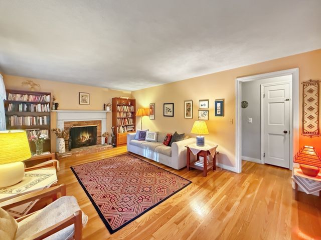 16 Wheeler Rd, Westborough, MA 01581