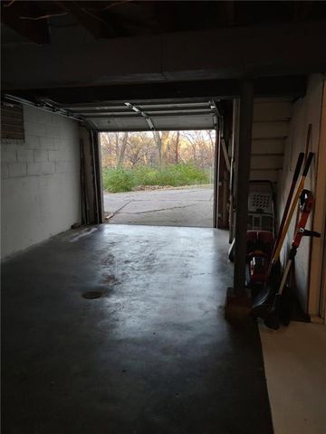 6800 Blue Parkway, Kansas City, MO 64129