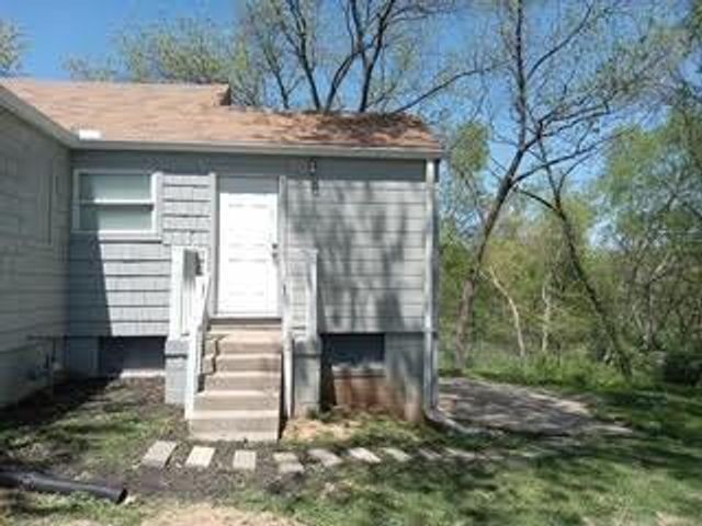 6800 Blue Parkway, Kansas City, MO 64129