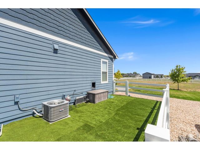 9251 Meadow Farms Dr, Milliken, CO 80543