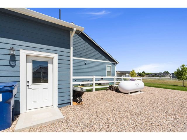 9251 Meadow Farms Dr, Milliken, CO 80543