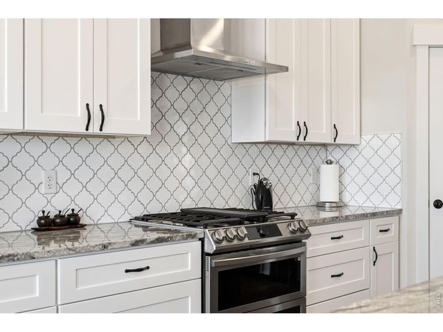 9251 Meadow Farms Dr, Milliken, CO 80543