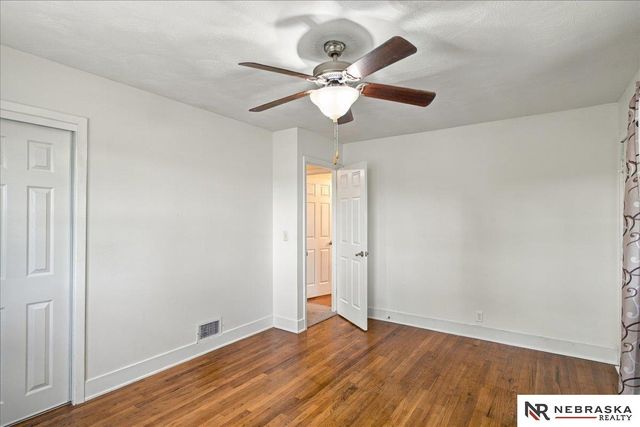 1009 S Madison Street, Papillion, NE 68046