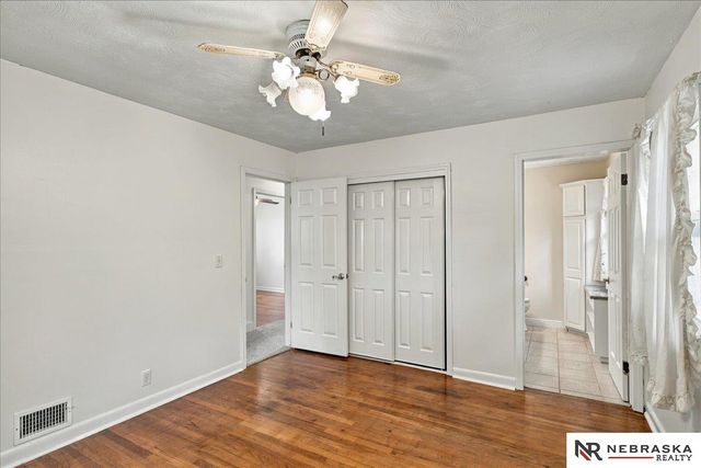 1009 S Madison Street, Papillion, NE 68046