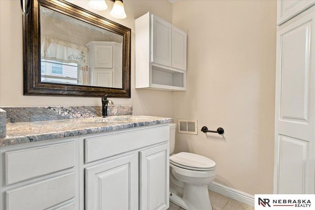 1009 S Madison Street, Papillion, NE 68046