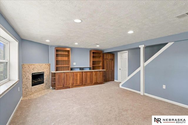 1009 S Madison Street, Papillion, NE 68046