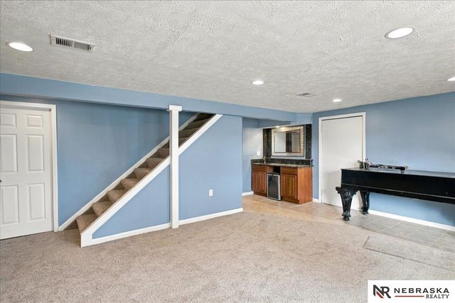 1009 S Madison Street, Papillion, NE 68046