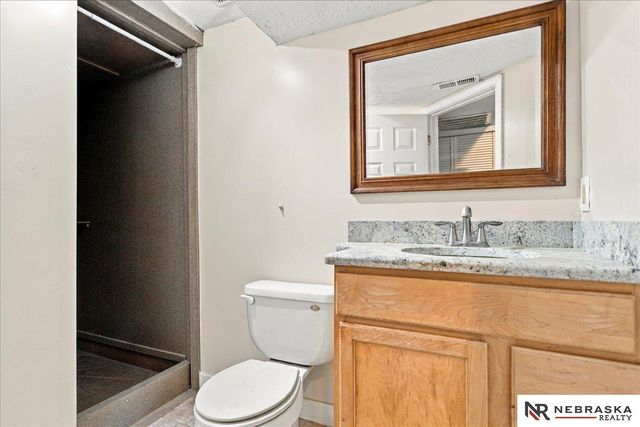 1009 S Madison Street, Papillion, NE 68046