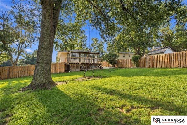1009 S Madison Street, Papillion, NE 68046