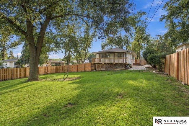 1009 S Madison Street, Papillion, NE 68046