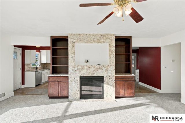 1009 S Madison Street, Papillion, NE 68046