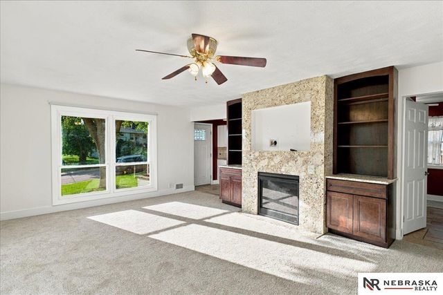 1009 S Madison Street, Papillion, NE 68046