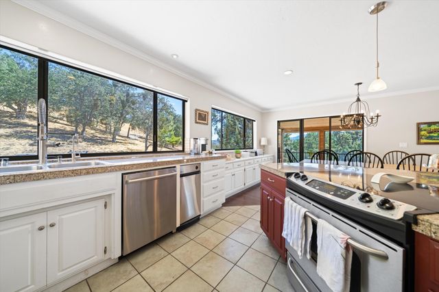 24400 Willow Pass Drive, Tehachapi, CA 93561