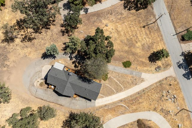 24400 Willow Pass Drive, Tehachapi, CA 93561
