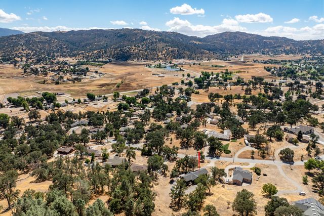 24400 Willow Pass Drive, Tehachapi, CA 93561