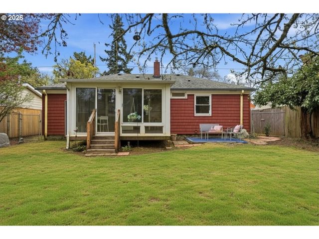 5823 Se INSLEY St, Portland, OR 97206