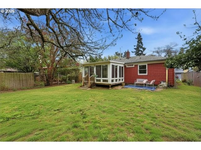5823 Se INSLEY St, Portland, OR 97206