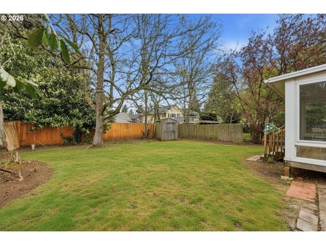 5823 Se INSLEY St, Portland, OR 97206