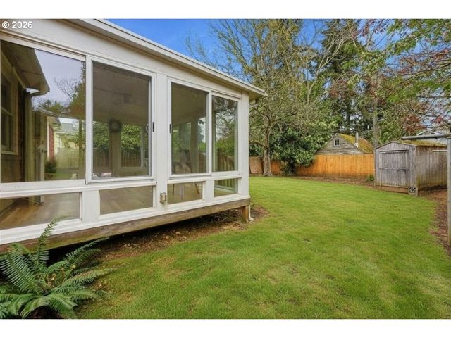 5823 Se INSLEY St, Portland, OR 97206