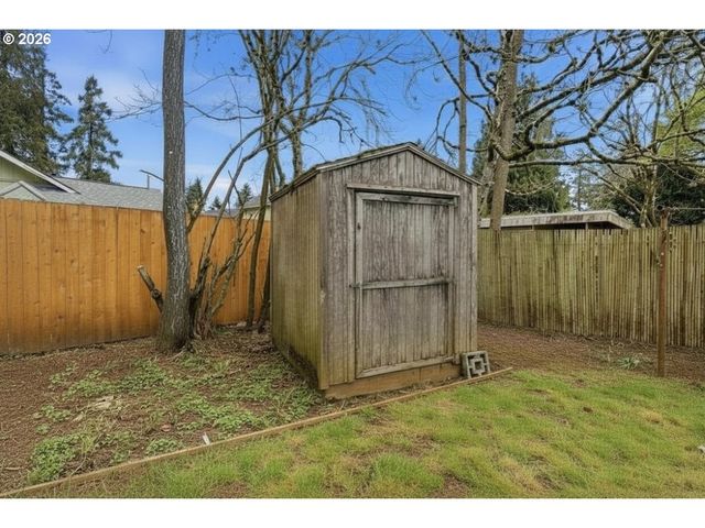 5823 Se INSLEY St, Portland, OR 97206