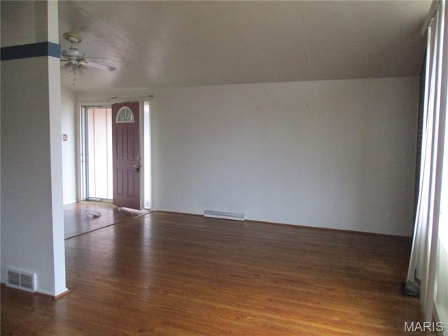 2410 Netherwood Drive, St Louis, MO 63136