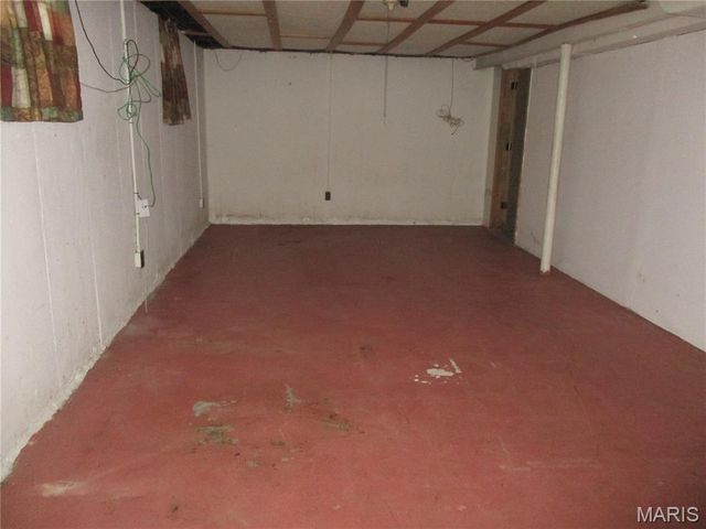 2410 Netherwood Drive, St Louis, MO 63136