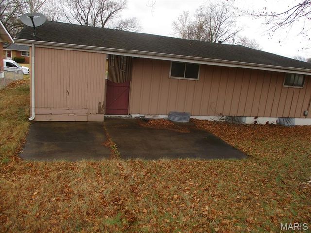 2410 Netherwood Drive, St Louis, MO 63136