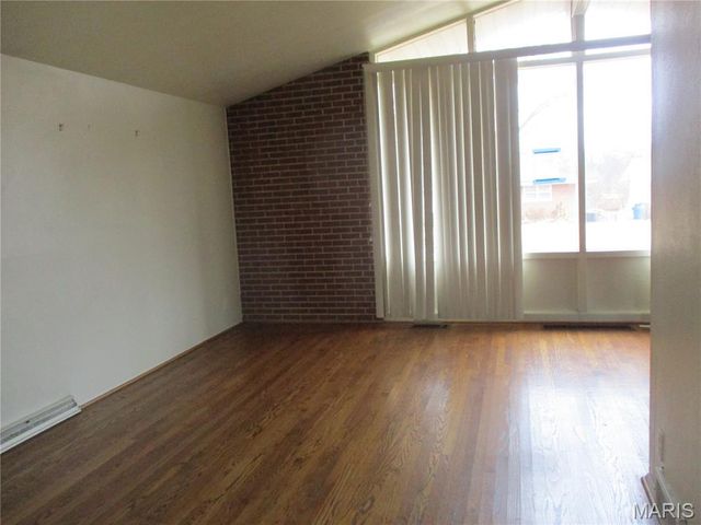 2410 Netherwood Drive, St Louis, MO 63136