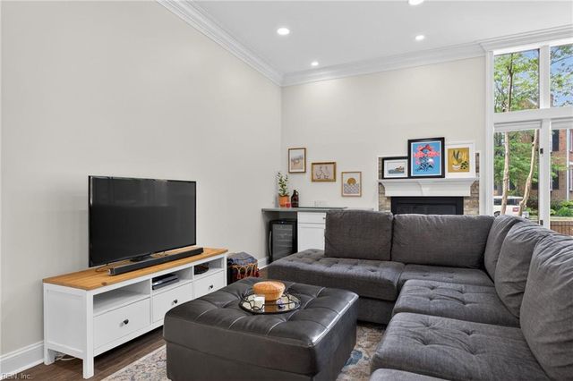 696 Mowbray Arch Apt 510, Norfolk, VA 23507
