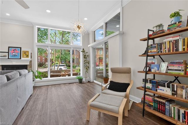 696 Mowbray Arch Apt 510, Norfolk, VA 23507