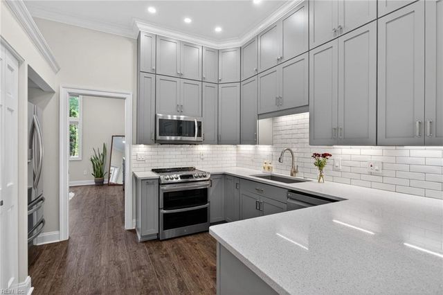 696 Mowbray Arch Apt 510, Norfolk, VA 23507