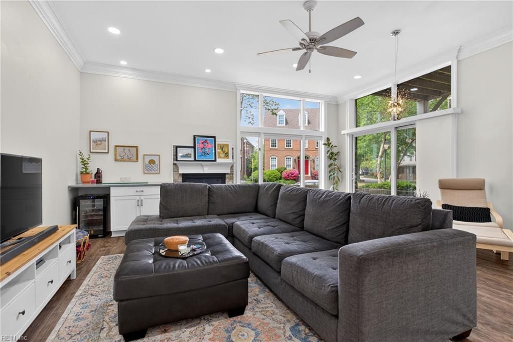 696 Mowbray Arch Apt 510, Norfolk, VA 23507