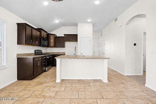 800 Whitebrush Drive, Socorro, TX 79927