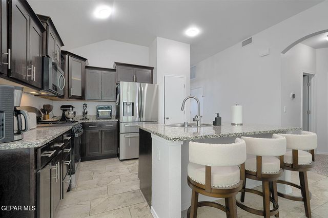 800 Whitebrush Drive, Socorro, TX 79927