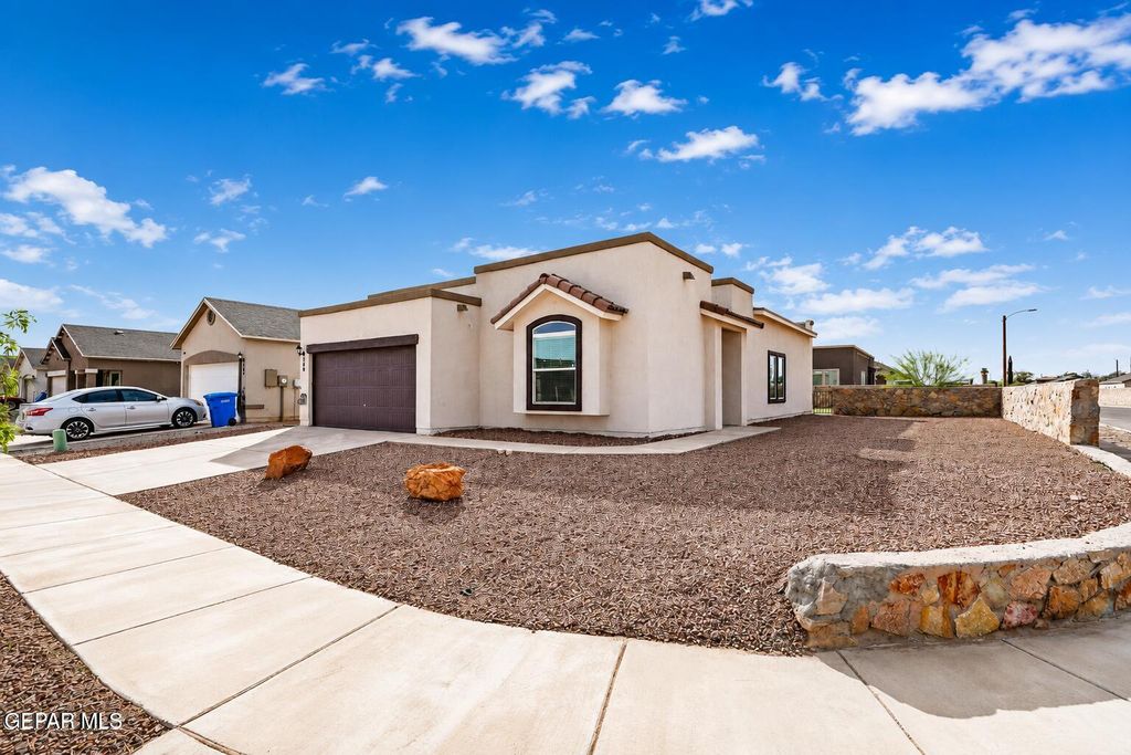 800 Whitebrush Drive, Socorro, TX 79927