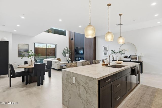 6525 E CAVE CREEK Road 201, Cave Creek, AZ 85331