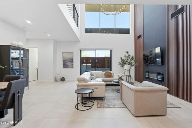 6525 E CAVE CREEK Road 201, Cave Creek, AZ 85331