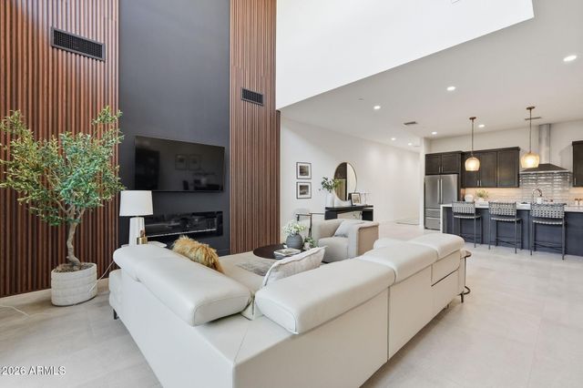 6525 E CAVE CREEK Road 201, Cave Creek, AZ 85331