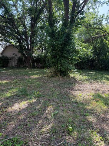 1131 S Apache Dr, Wichita, KS 67207