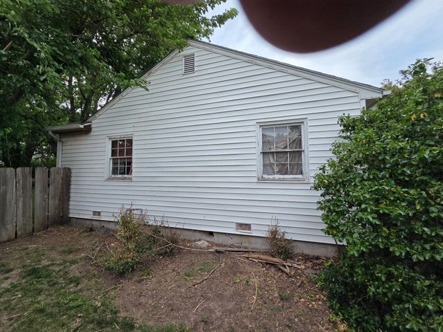 1131 S Apache Dr, Wichita, KS 67207
