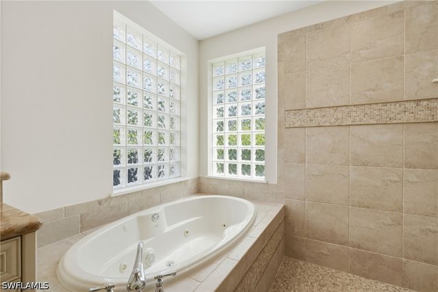2886 Castillo CT 101, Naples, FL 34109