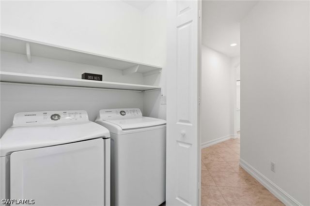 2886 Castillo CT 101, Naples, FL 34109