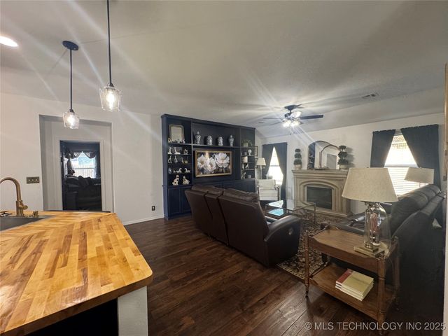 1315 Panther Lane, Sapulpa, OK 74066