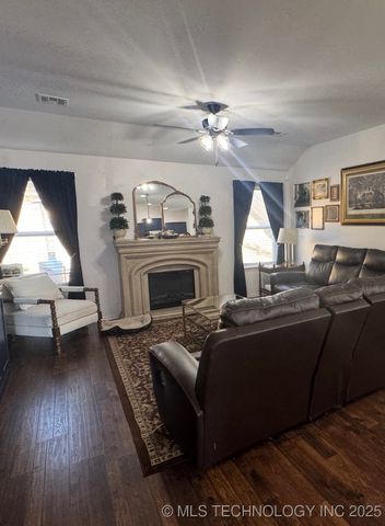 1315 Panther Lane, Sapulpa, OK 74066