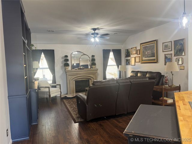 1315 Panther Lane, Sapulpa, OK 74066