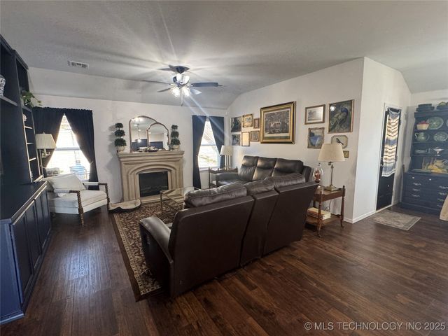 1315 Panther Lane, Sapulpa, OK 74066